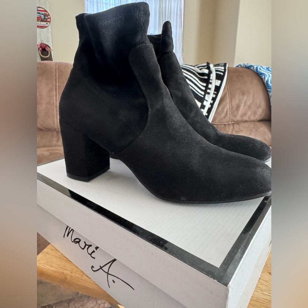 Black ankle boots faux suede